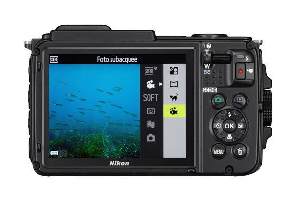 Nikon COOLPIX AW130: piccola fotocamera subacquea per tutti